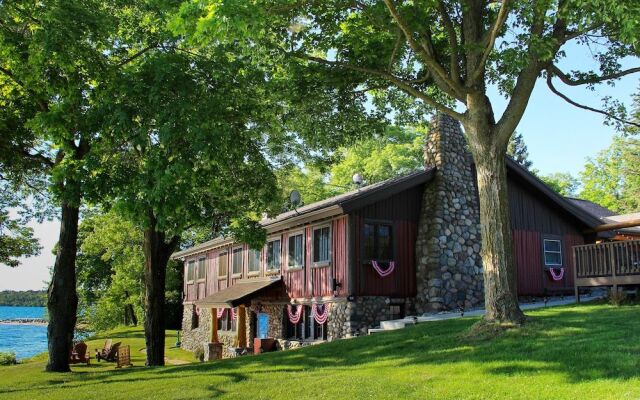 Trappers Landing Lodge