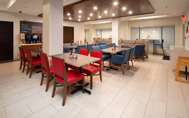 Holiday Inn Express Hotel & Suites Tupelo, an IHG Hotel