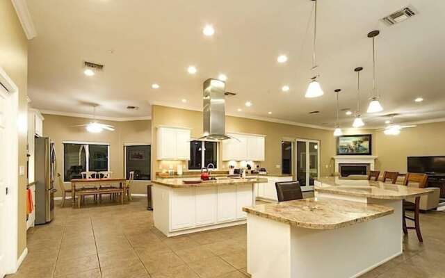 Latitude Adjustment By Signature Vacation Rentals