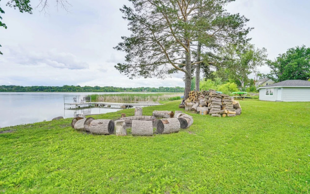 Snowmobile Trail On-site: Lakefront Mound Apt!