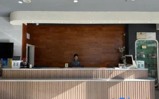 Heston Platinum Palace Hotel(Beijing Aerospace General Hospital Donggaodi Subway Station)
