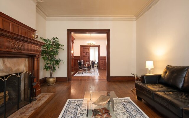Stylish Brownstone Back Bay Apartments