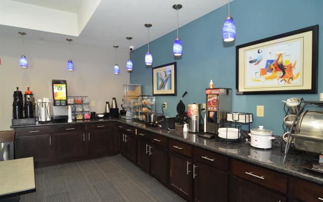 Best Western Plus Kenedy Inn