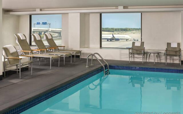 The Westin Detroit Metropolitan Airport