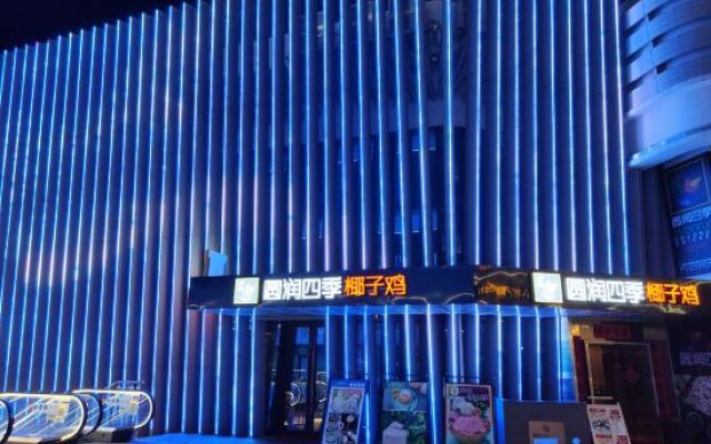 Zhaoqing · Starisland  Starisland Family Lakeview Hotel (Qixingyan East Gate Square Branch)