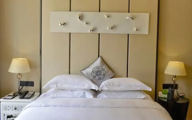 Holiday Inn Home Hotel