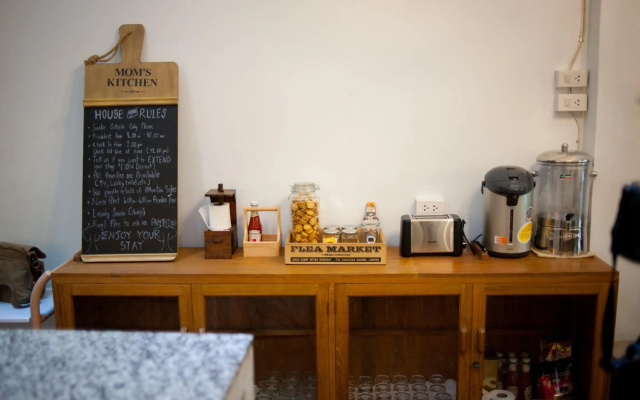 Victory Park Hostel – Guest Rooms – Bangkok