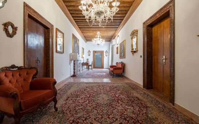 Grand Palace Apartments