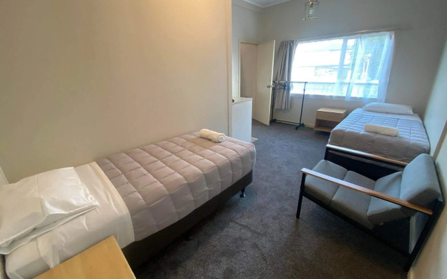 Airport Westney Lodge