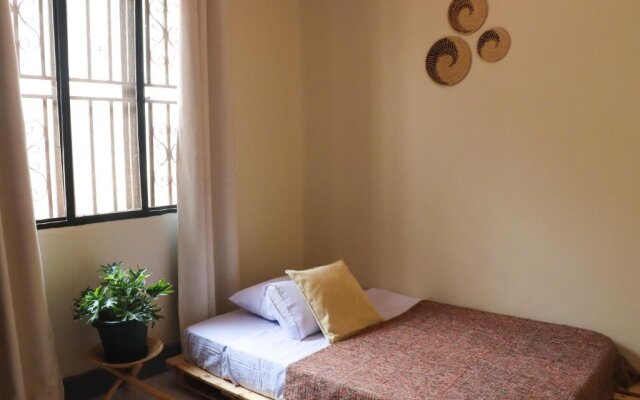 Charming 2-bed House in Kampala