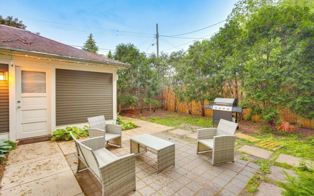 Uptown Minneapolis Home: Walk To Lakes!