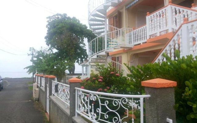House With 3 Bedrooms in Deshaies, With Wonderful sea View, Terrace an