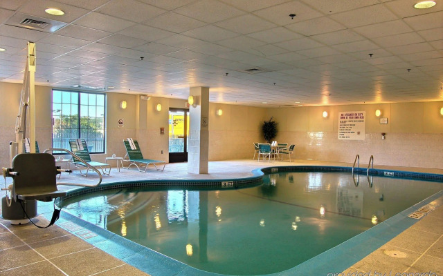 Holiday Inn Express Hotel & Suites Providence-Woonsocket by IHG