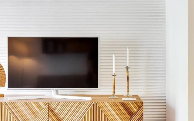 Wood Premium Downtown Apartment by DA'HOME