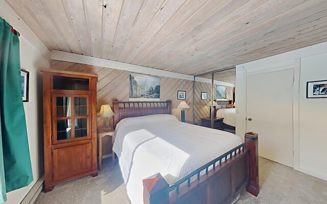 One Bedrooms At Snowbird Condos Slopeside - Free Wifi & Assigned Parking!