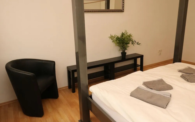Central Apartment Near the Trade Fair