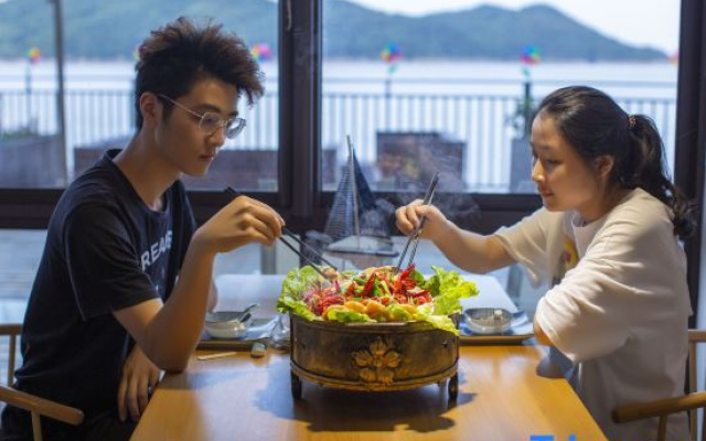 Xiangshan Morning Mountain Evening Sea Homestay