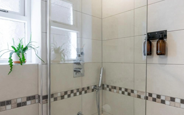 Entire 2 Bedroom Apartment In Central Cardiff