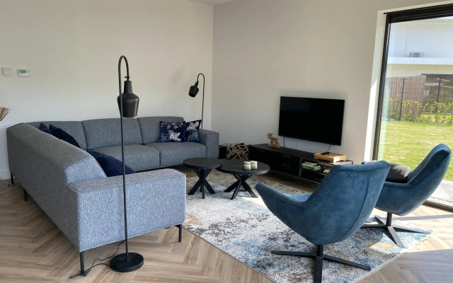 Majestic Villa in Zeewolde With Garden
