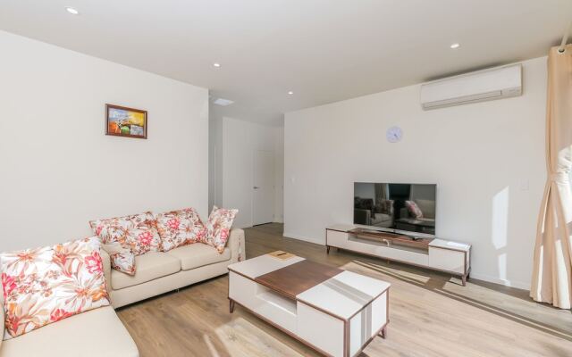Hero Holiday House L12