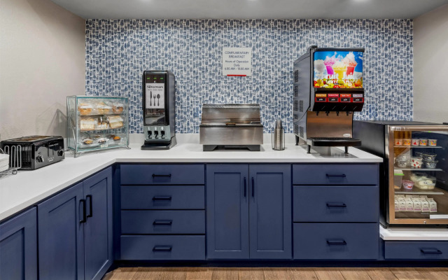 AmericInn by Wyndham Dickinson