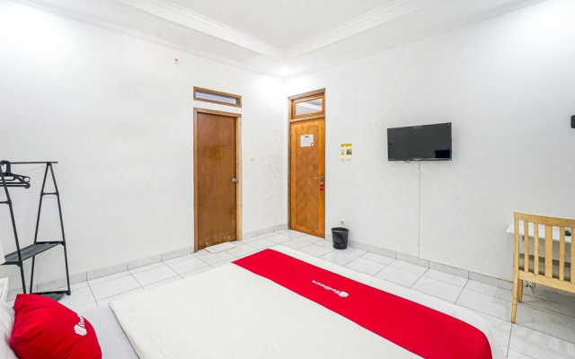 RedDoorz Plus Near Universitas Maranatha Bandung 2 – Guest Rooms – Bandung