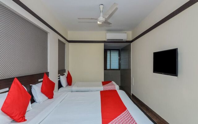 OYO Flagship 18502 Sahar International