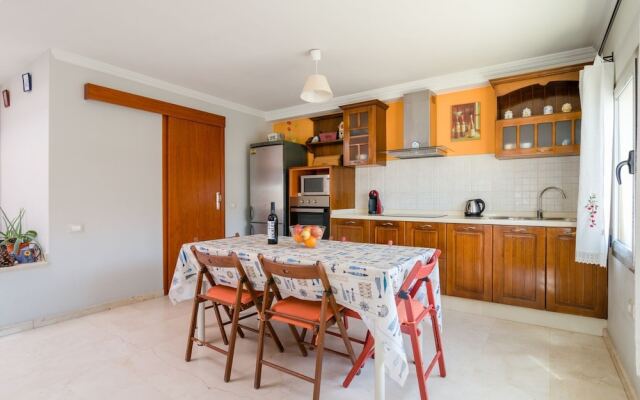 Spacious Apartment in Cruce de Arinaga With Terrace