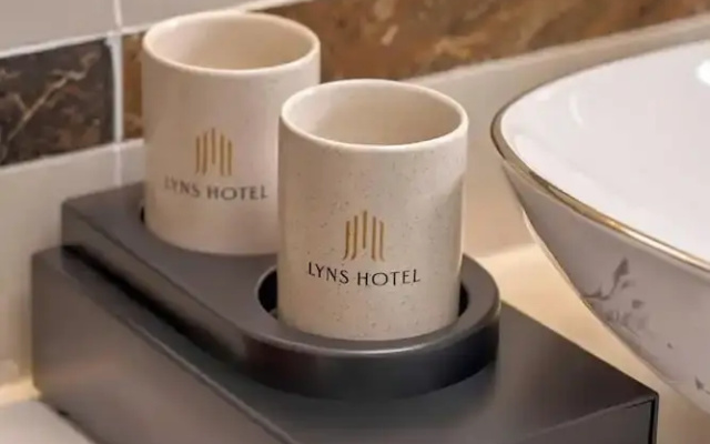 Lyns Hotel