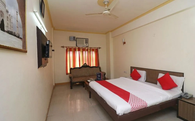 OYO 24951 Vaibhav Palace