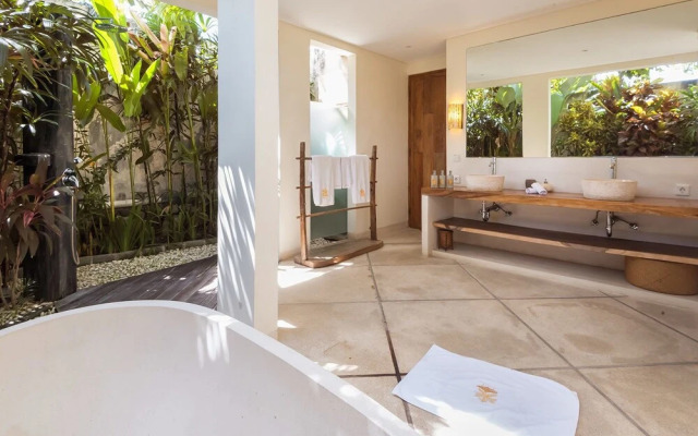 Villa Ku Tama by Villa Finder