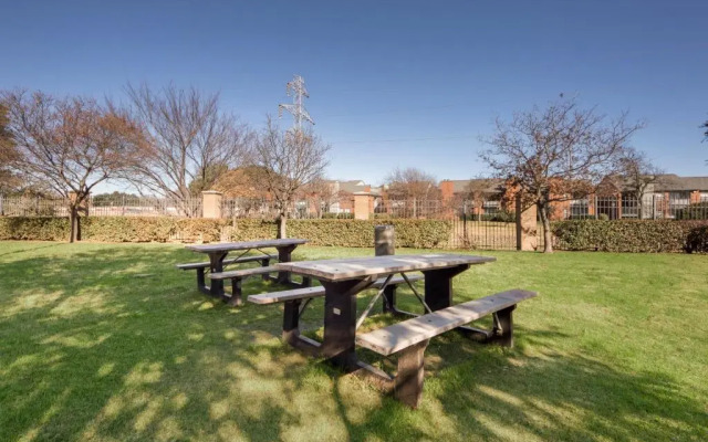 HomeTowne Studios by Red Roof Dallas - Mesquite