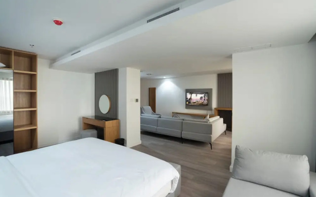 Plaza Athenee Hotel Kuwait