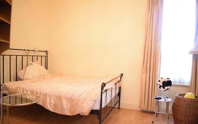 2 Bedroom In Shepherds Bush