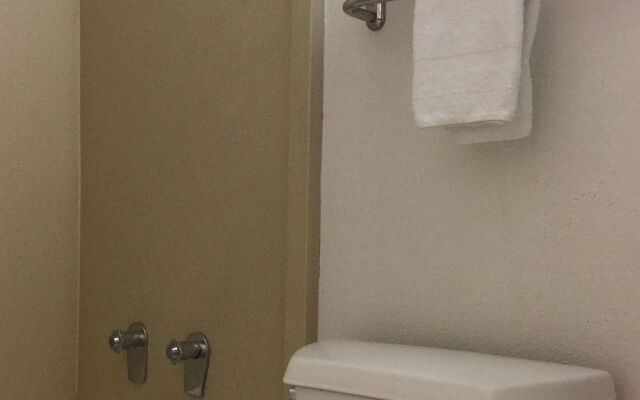 Apm Inn and Suite
