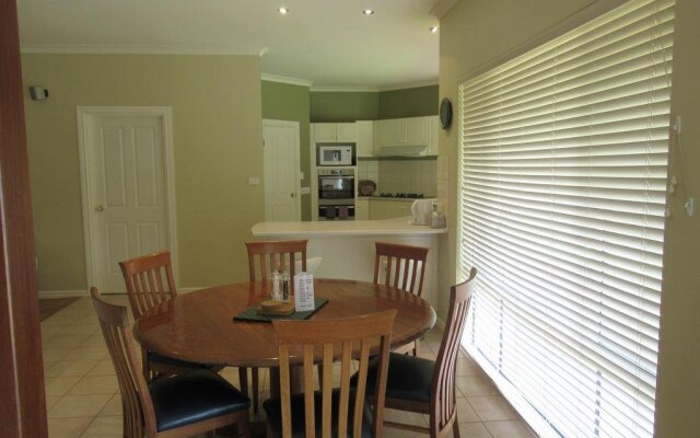 Albany Holiday House