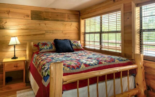 Bear Hollow Cabin With Hot Tub Minutes Away From Beavers Bend State Park and Broken Bow Lake by Redawning