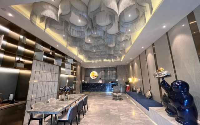 Orange Select Hotel(Shanghai National Exhibition and Convention Center Jiuting)