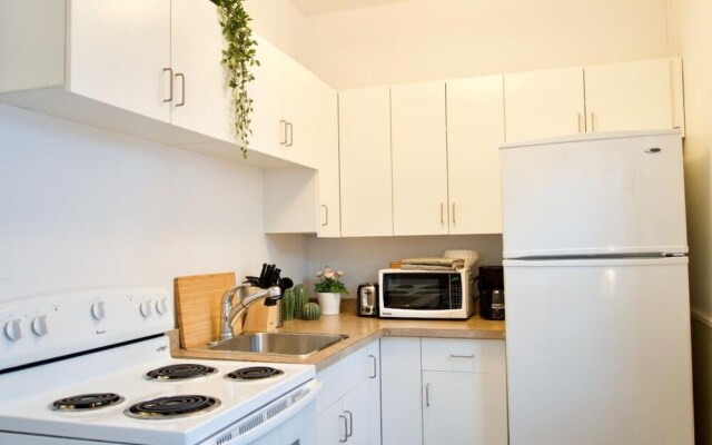 Cozy Studio for the Business Traveler DT Coffee