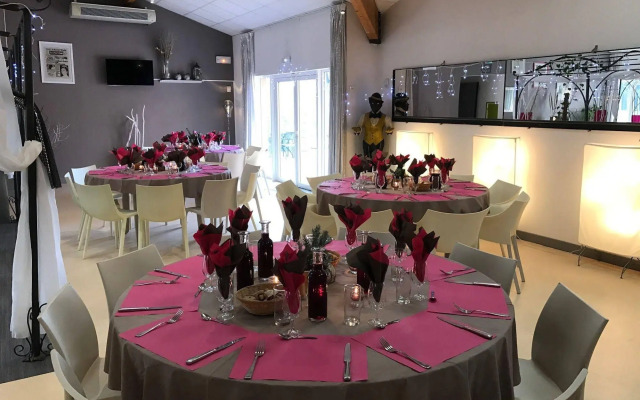 Hotel le president GARE TGV NIMES PONT DU GARD