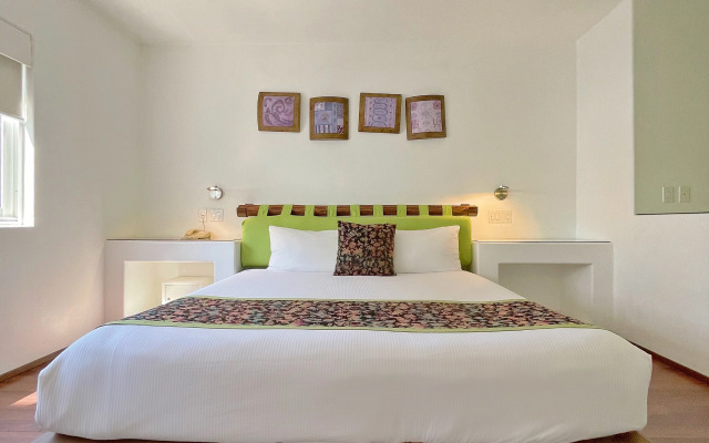 Seven Crown Express & Suites by Kavia