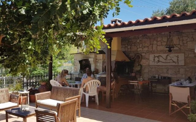 Elia & Tina Villa