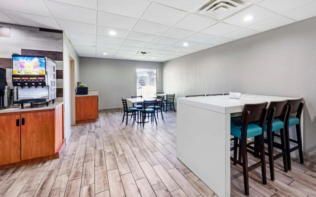 Quality Inn Clarksville - Exit 11