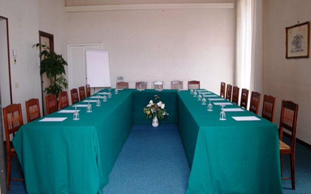 De Bonart Naples, Curio Collection by Hilton