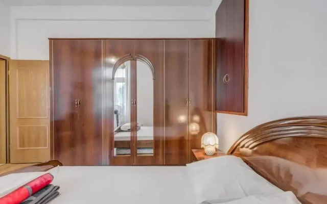 Charming Retreat Holiday Home Mravince With Pool