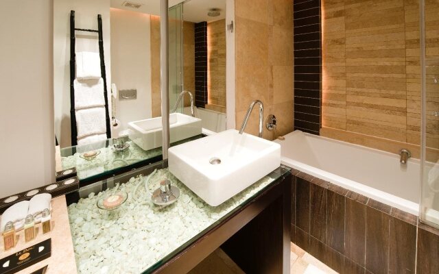 Le Parc Hotel, Beyond Stars