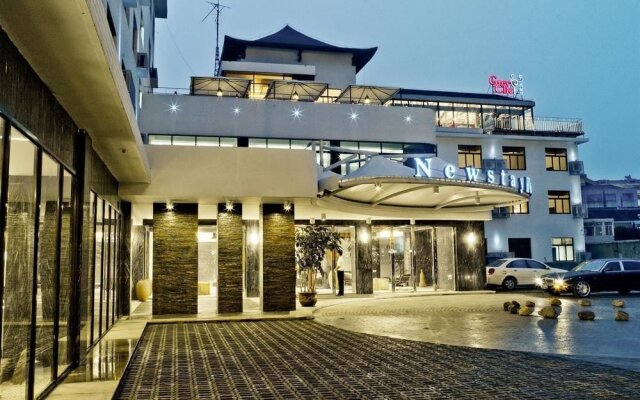 Zhangjiagang Newstay Vogue Hotel