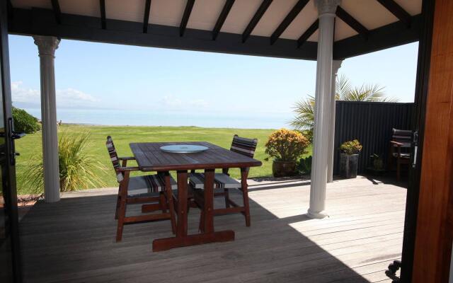 Te Puru Beach Lodge