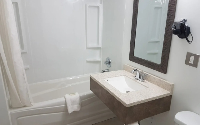 Parkway Motel & European Lodges