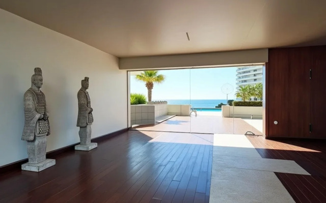 Eivissa Beachfront Gem - Modern 2BR Apartment